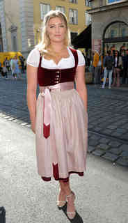 Luna Schweiger feet photo 4