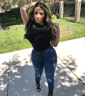 Lupe Ramos feet photo thumbnail