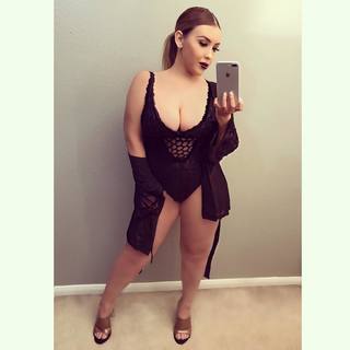 Lupe Ramos feet photo thumbnail