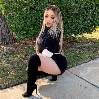 Lupe Ramos feet photo thumbnail