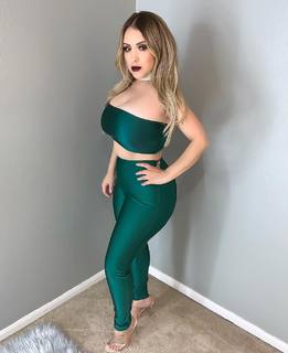 Lupe Ramos feet photo thumbnail