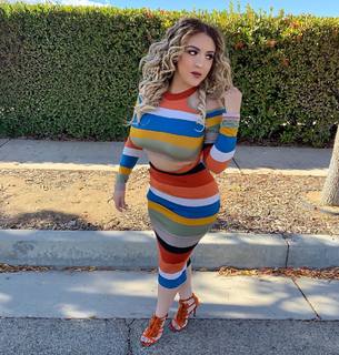 Lupe Ramos feet photo thumbnail