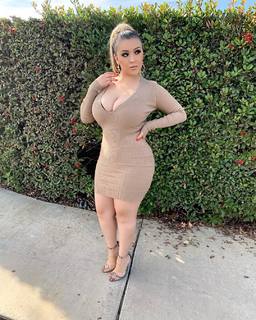 Lupe Ramos feet photo thumbnail