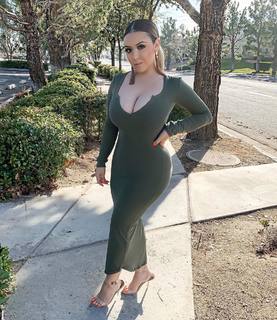 Lupe Ramos feet photo thumbnail