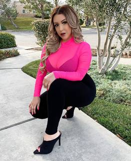 Lupe Ramos feet photo thumbnail