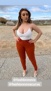 Lupe Ramos feet photo thumbnail