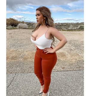 Lupe Ramos feet photo thumbnail