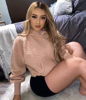 Lupe Ramos feet photo thumbnail