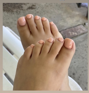 Lupe Ramos feet photo thumbnail