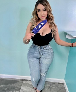 Lupe Ramos feet photo thumbnail