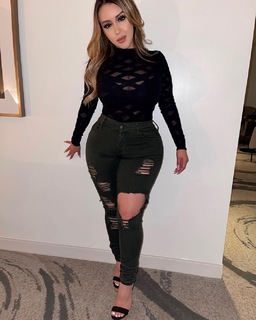 Lupe Ramos feet photo thumbnail