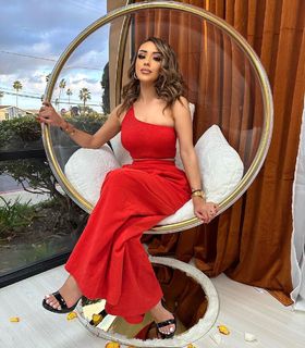 Lupe Ramos feet photo thumbnail