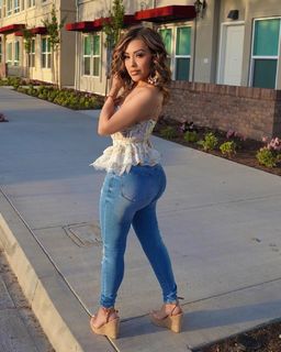 Lupe Ramos feet photo thumbnail