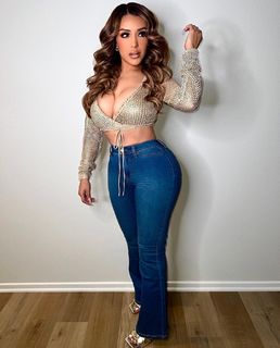 Lupe Ramos feet photo thumbnail