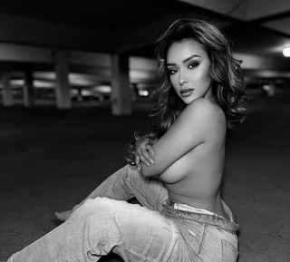 Lupe Ramos feet photo thumbnail