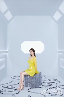 Lusi Zhao feet photo thumbnail