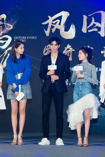 Lusi Zhao feet photo thumbnail