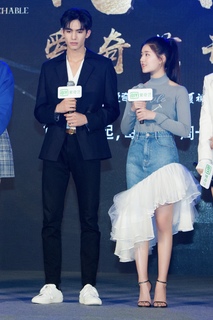 Lusi Zhao feet photo thumbnail