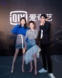 Lusi Zhao feet photo thumbnail