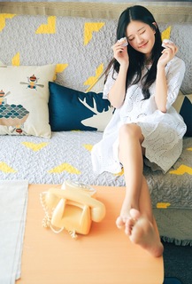 Lusi Zhao feet photo thumbnail