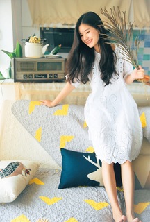 Lusi Zhao feet photo thumbnail