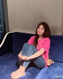 Lusi Zhao feet photo thumbnail