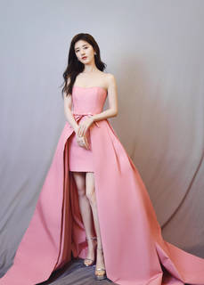 Lusi Zhao feet photo thumbnail