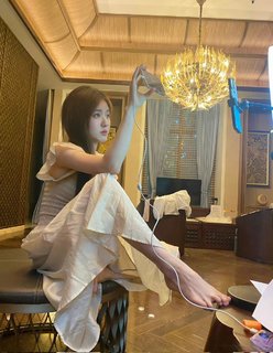 Lusi Zhao feet photo thumbnail