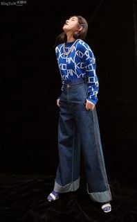 Lusi Zhao feet photo thumbnail