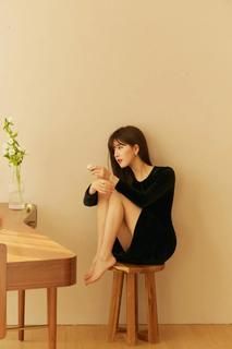 Lusi Zhao feet photo thumbnail