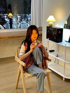 Lusi Zhao feet photo thumbnail