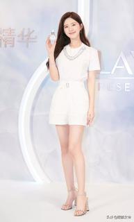 Lusi Zhao feet photo thumbnail