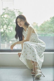 Lusi Zhao feet photo thumbnail