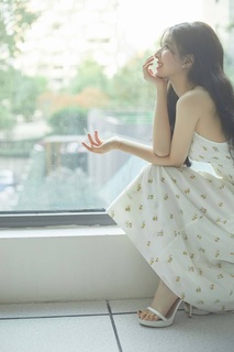 Lusi Zhao feet photo thumbnail