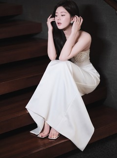 Lusi Zhao feet photo thumbnail