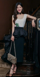 Lusi Zhao feet photo thumbnail