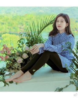 Lusi Zhao feet photo thumbnail