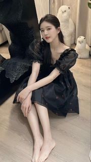 Lusi Zhao feet photo thumbnail