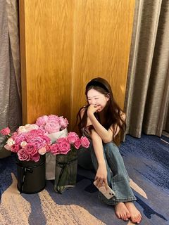 Lusi Zhao feet photo thumbnail