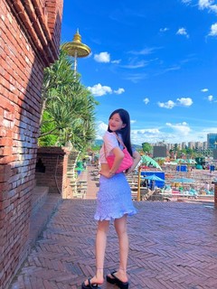 Lusi Zhao feet photo thumbnail