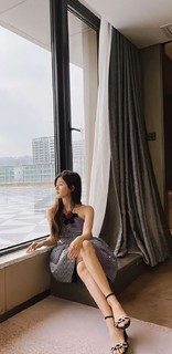 Lusi Zhao feet photo thumbnail
