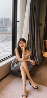 Lusi Zhao feet photo thumbnail