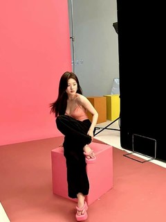 Lusi Zhao feet photo thumbnail