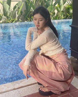 Lusi Zhao feet photo thumbnail