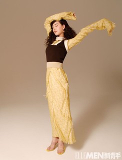 Lusi Zhao feet photo thumbnail