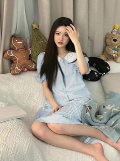 Lusi Zhao feet photo thumbnail