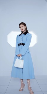 Lusi Zhao feet photo thumbnail