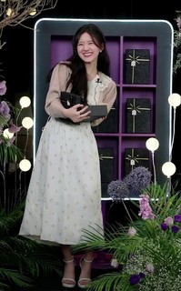 Lusi Zhao feet photo thumbnail