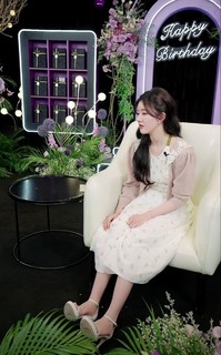 Lusi Zhao feet photo thumbnail