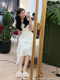 Lusi Zhao feet photo thumbnail